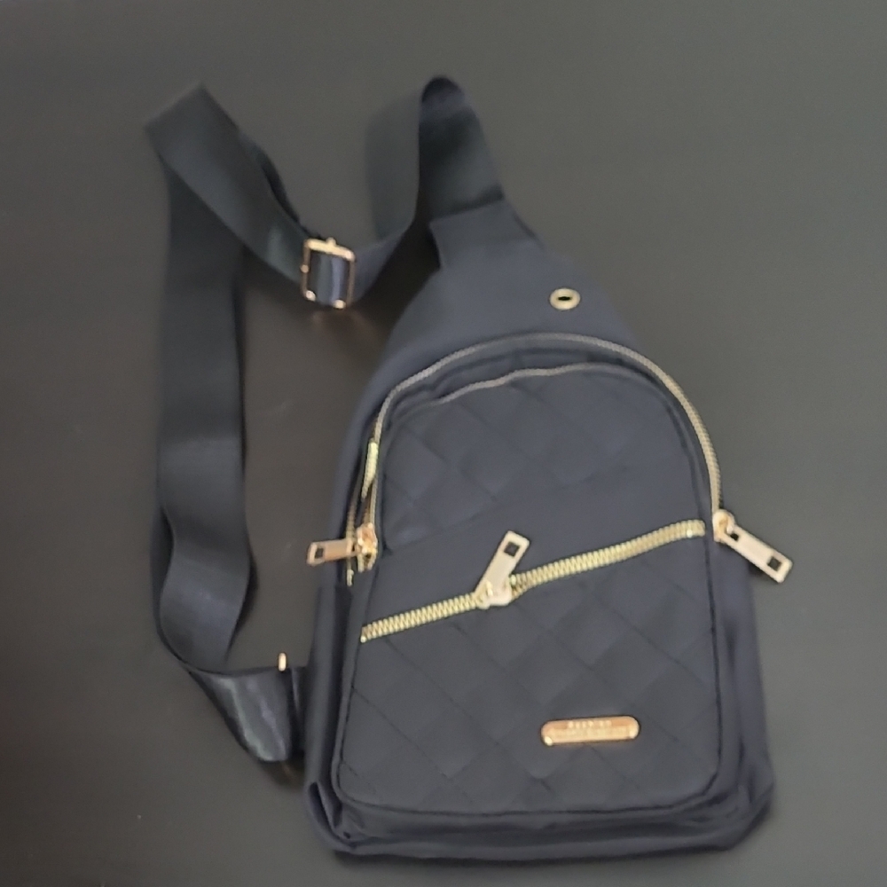 Fashion Jingpin Creations Black Quilted Sling Bag with Gold Accents